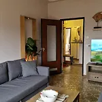 Modern Escape In Between Alps And Sea 아파트 *