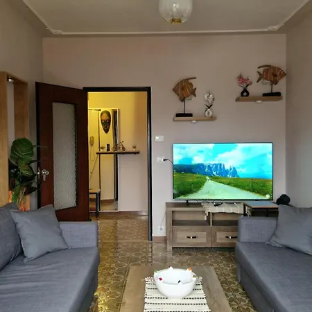 Modern Escape In Between Alps & Sea Апартаменты